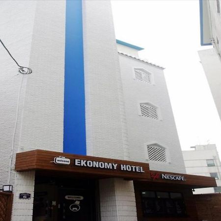 Ekonomy Hotel Гуми Экстерьер фото