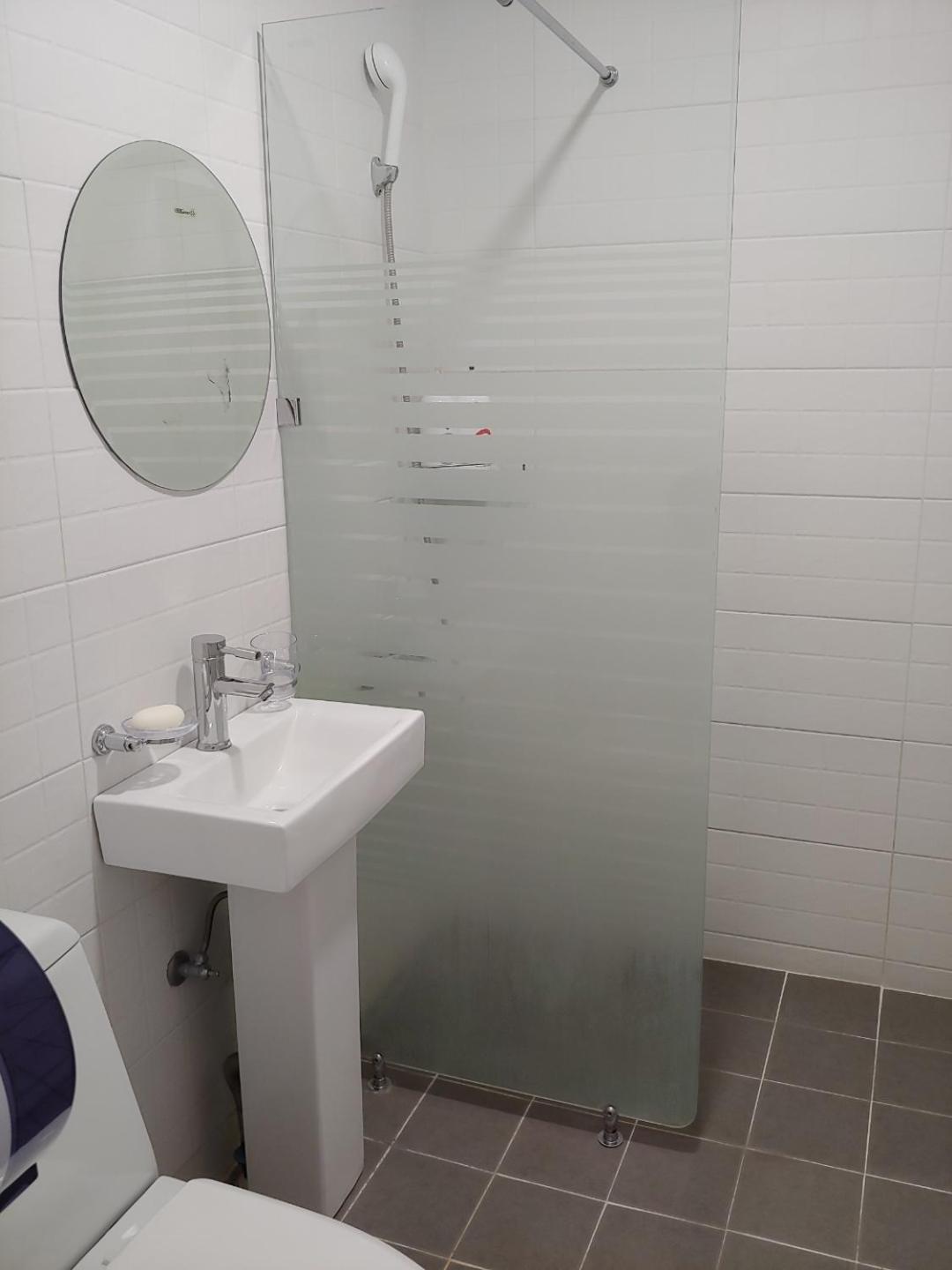 Ekonomy Hotel Гуми Экстерьер фото