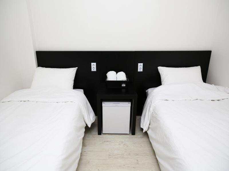 Ekonomy Hotel Гуми Экстерьер фото