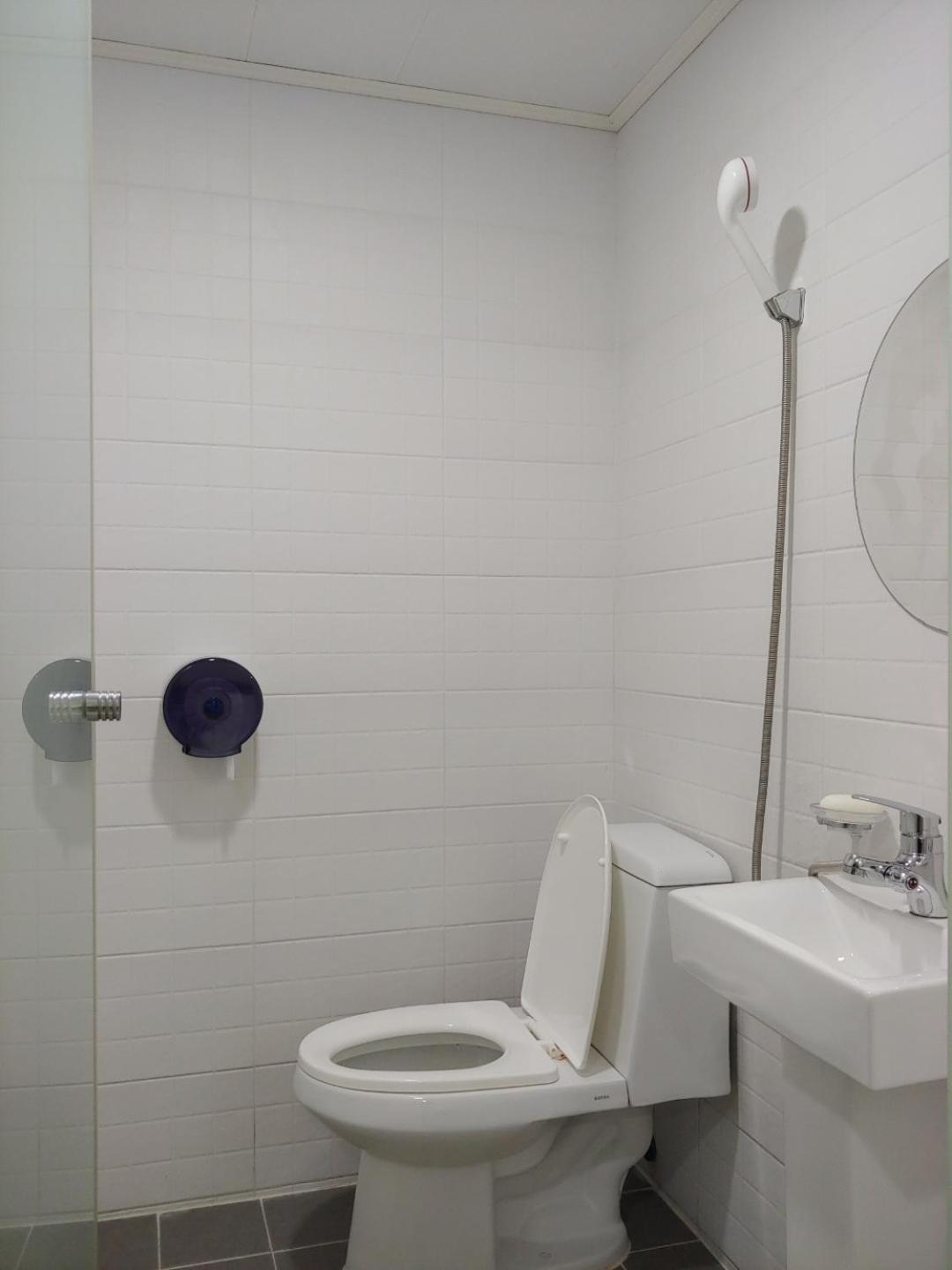 Ekonomy Hotel Гуми Экстерьер фото